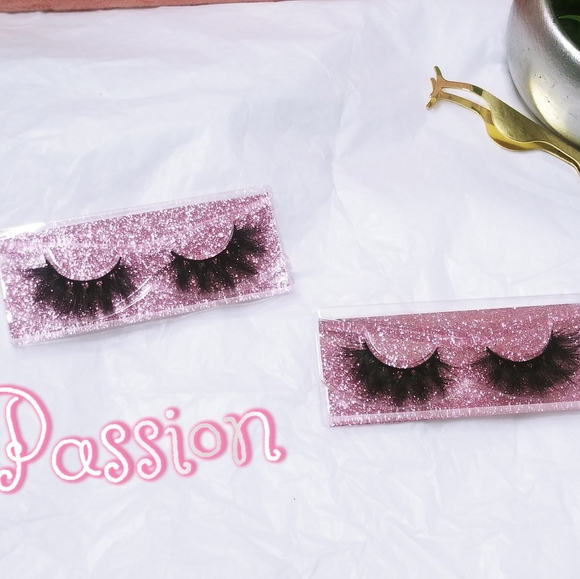 Strip Eyelashes - Picture 1 of 3